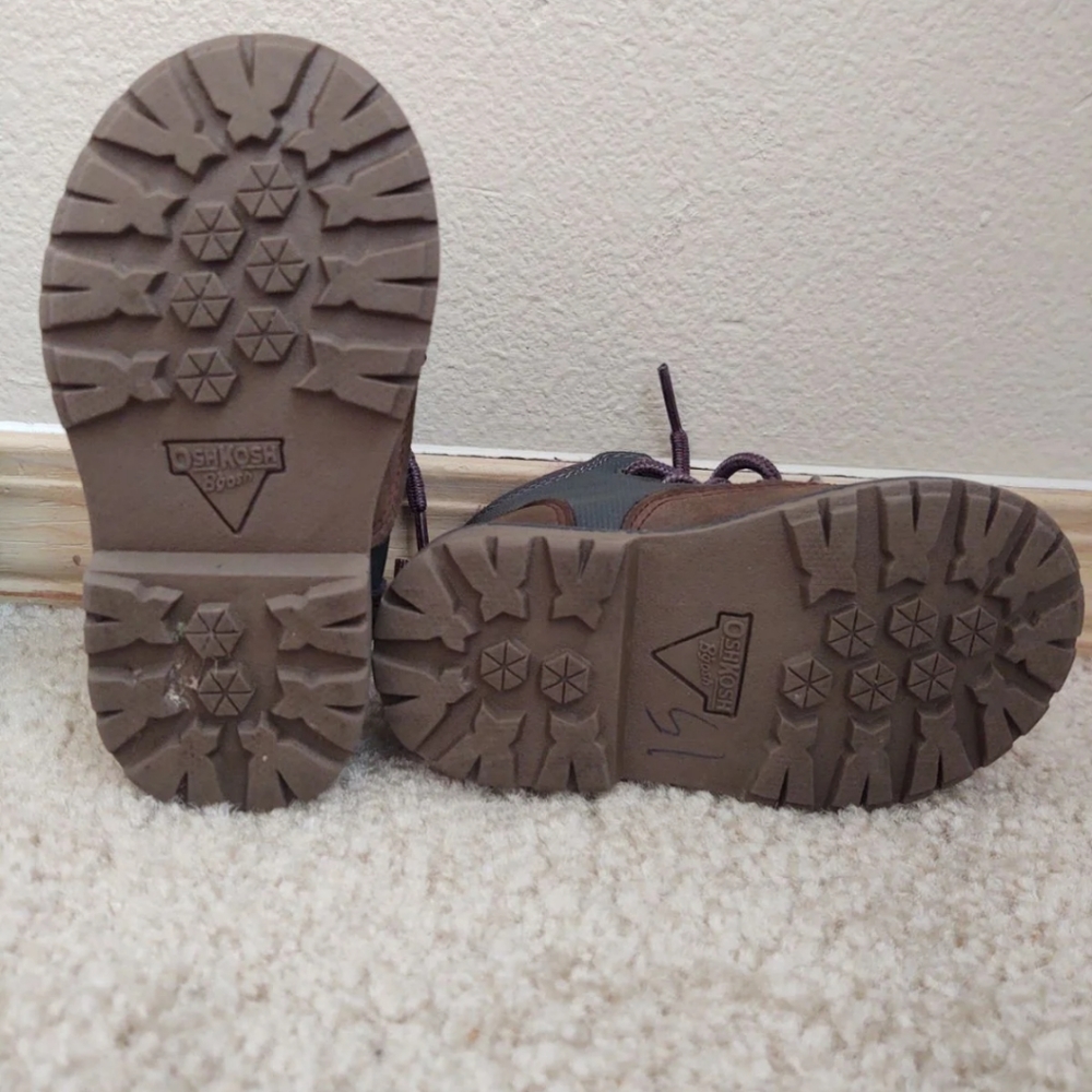 Oshkosh boots size 5